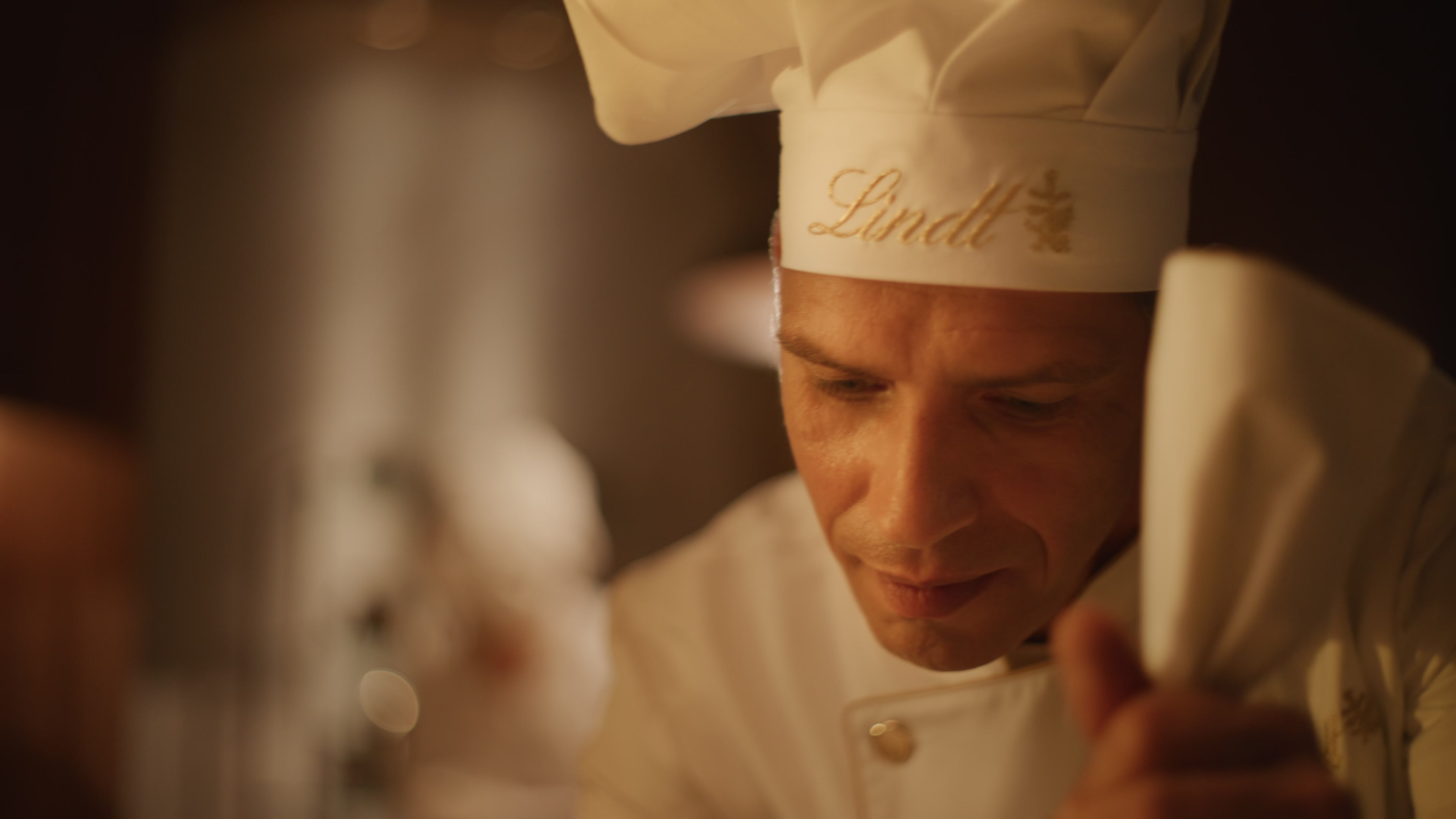 LINDT - champ elysees — film still
